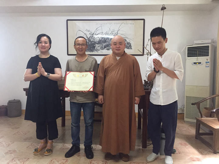 法师加持,皆大欢喜<三>。
